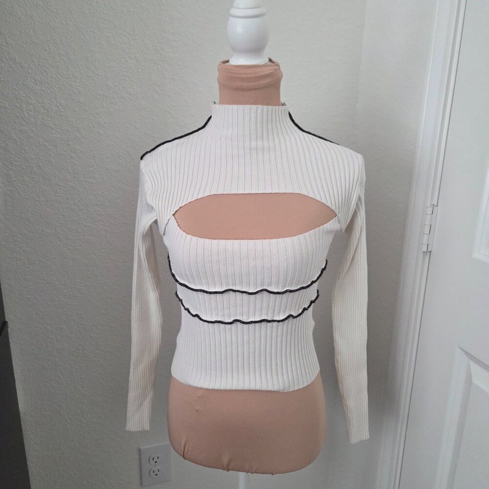 Long sleeve Peep top